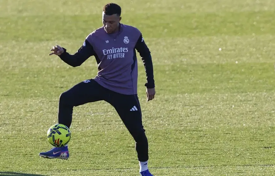 El Real Madrid desvela que Kylian Mbappé padece un esguince de rodilla y que seguirá un tratamiento conservador