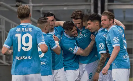 McTominay impulsa al Nápoles ante el Cagliari y reaviva lucha por el título italiano