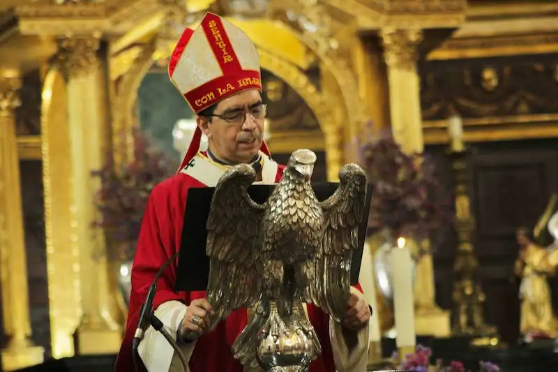 Arzobispo de San Salvador sugiere cambiar el sistema tributario y establecer el impuesto a patrimonio