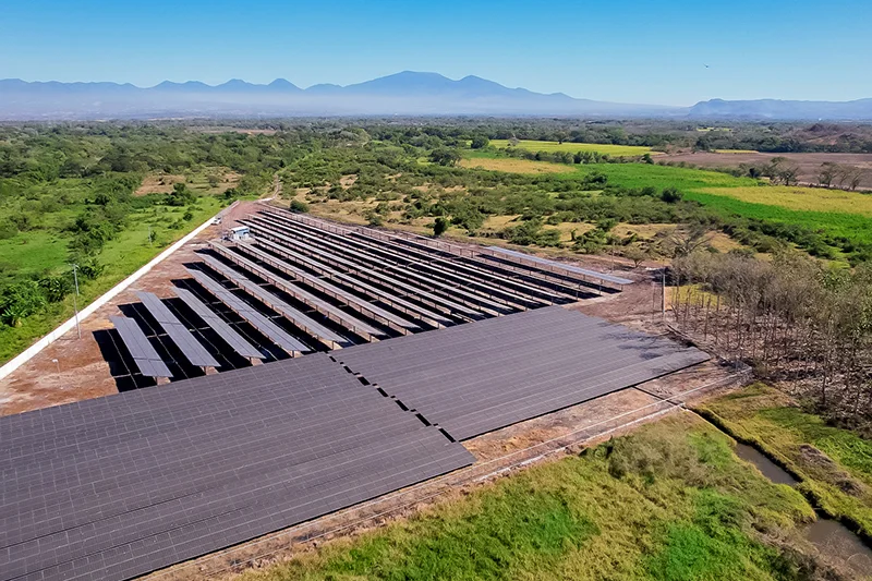 Entregan planta solar El Malcotal con una capacidad de 5 millones de kWh anuales de energía limpia