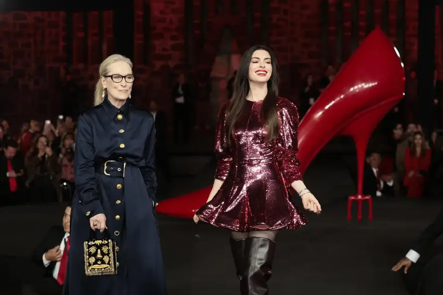 Streep y Hathaway desfilan en México por "The Devil Wears Prada 2"