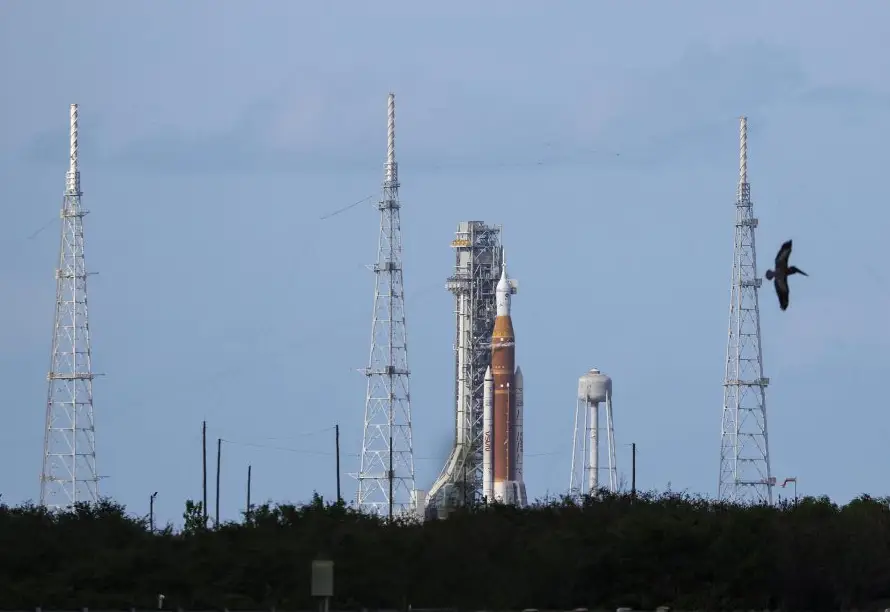 La NASA confirma éxito de la inyección translunar de Artemis II pese a incidentes menores