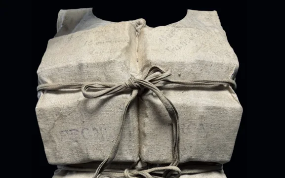 Más de 770,000 euros por un chaleco salvavidas de una superviviente del Titanic
