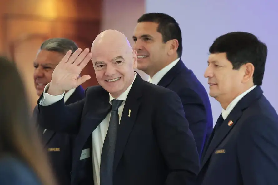 Infantino suma el apoyo de África para se reelegido como presidente de la FIFA en 2027