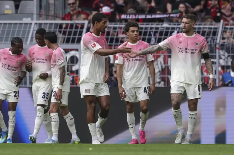 El Dortmund desiste en la Bundesliga, el Leverkusen cree en la Champions