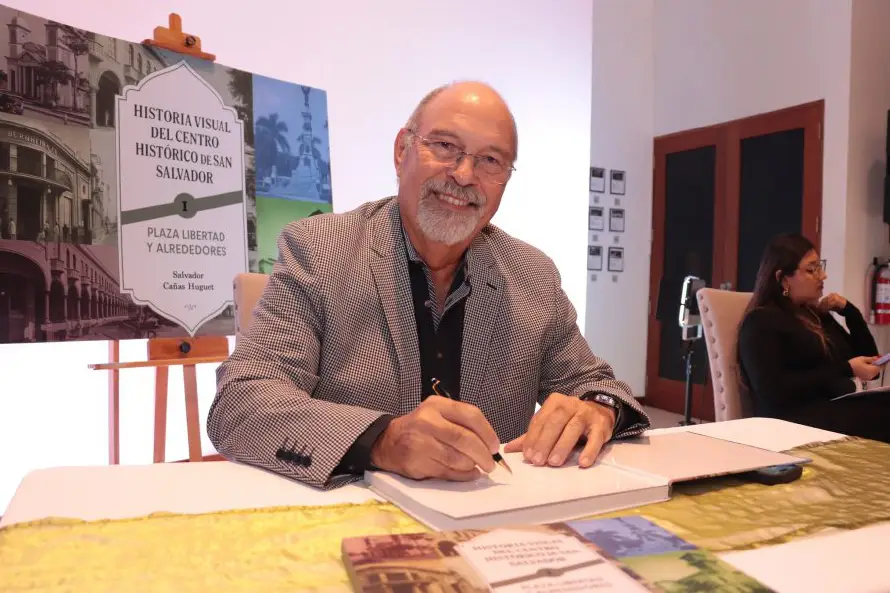Invitan a recorrido fotográfico por plazas del Centro Histórico de San Salvador