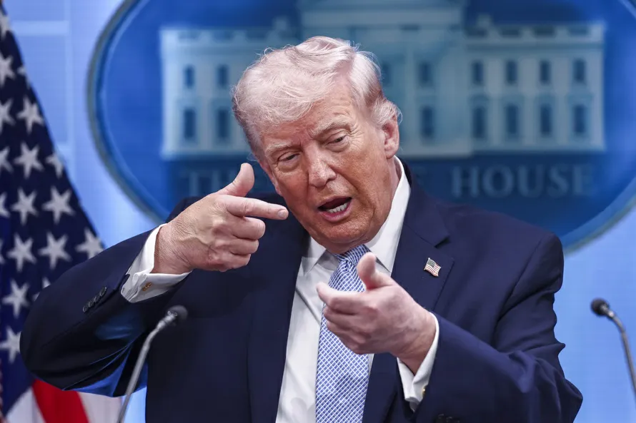 Trump afirma que Irán está "acabado" y que no recibirá "ni diez centavos" de EEUU