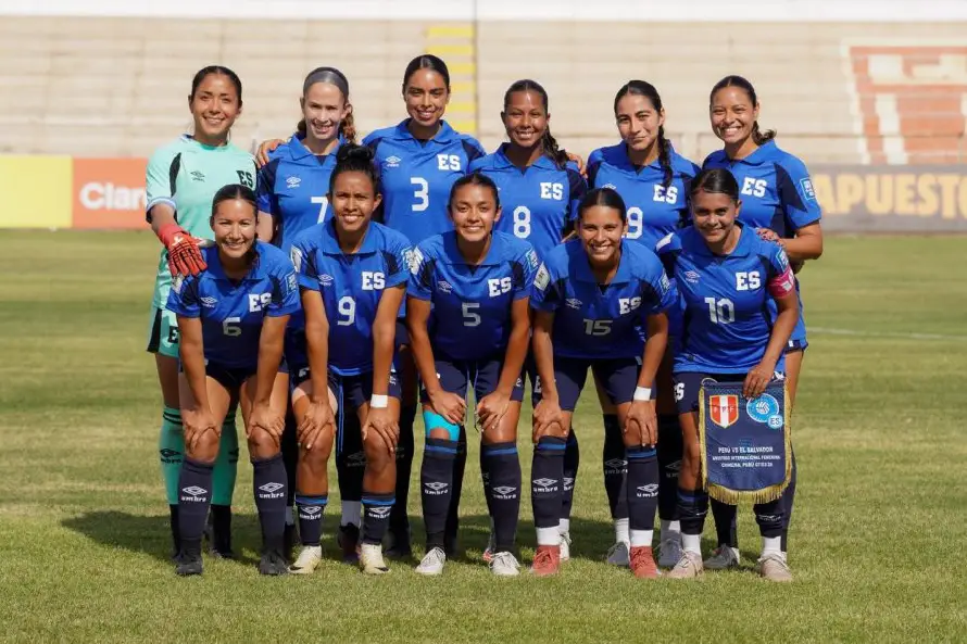 Eric Acuña, técnico de la Selecta Femenina, define convocatoria para duelo eliminatorio ante Trinidad y Tobago