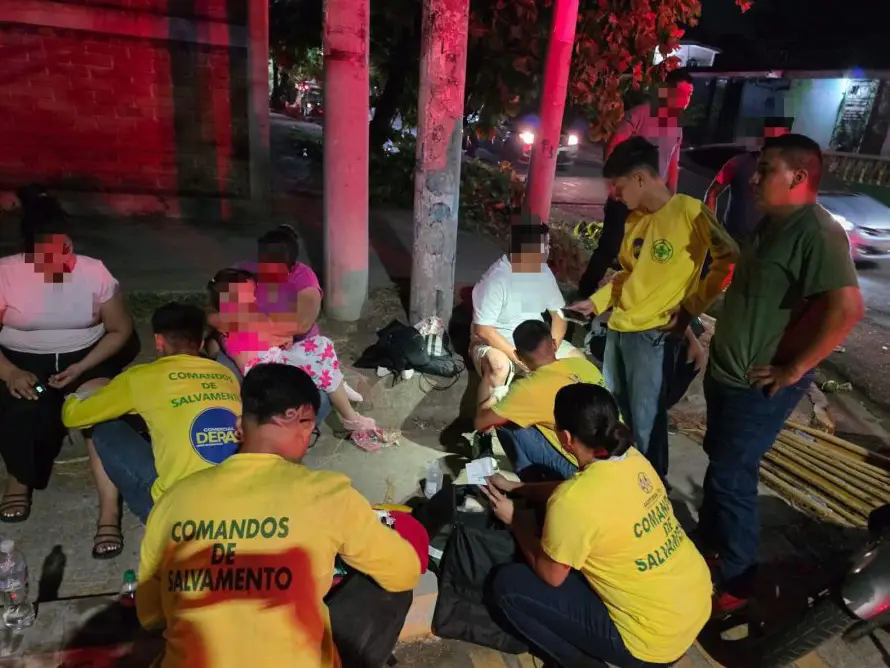 Accidente deja a una familia lesionada luego que un vehiculo chocara su motocicleta en Sonsonate