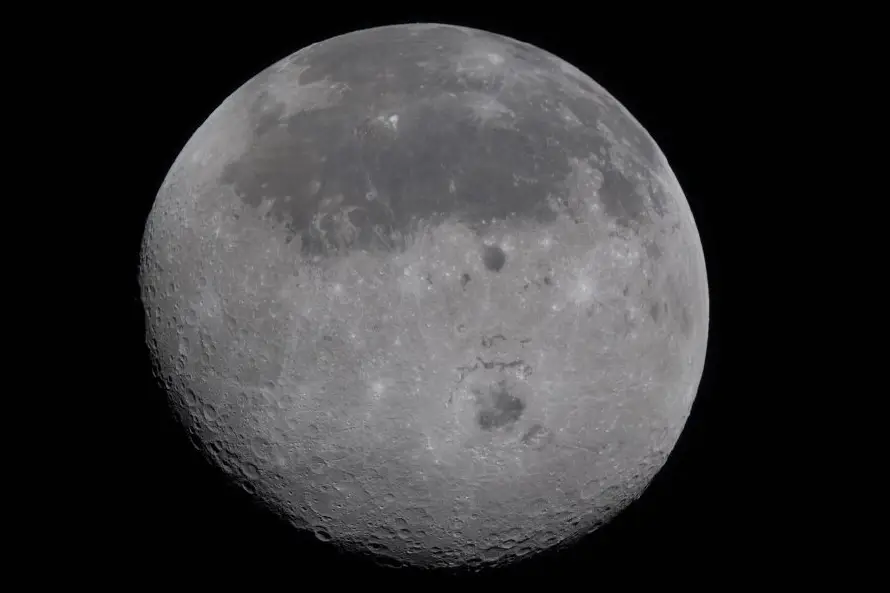 Astronautas de Artemis II alcanzan la órbita lunar tras más de 50 años de ausencia humana