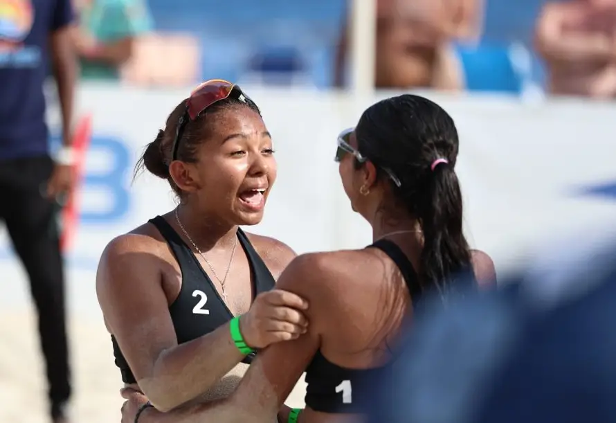 Salvadoreñas Giselle Rendón y Dévora Medina ganan bronce en torneo clasificatorio y van al Mundial de voleibol playa