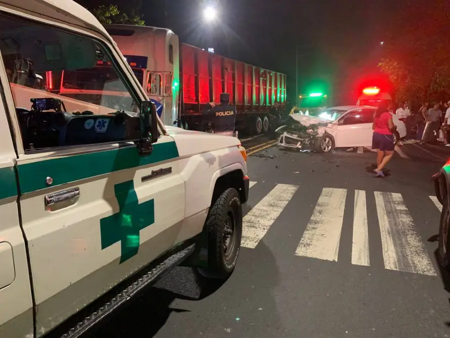 Accidentes en las últimas horas dejan cuatro lesionados que involucran a dos rastras