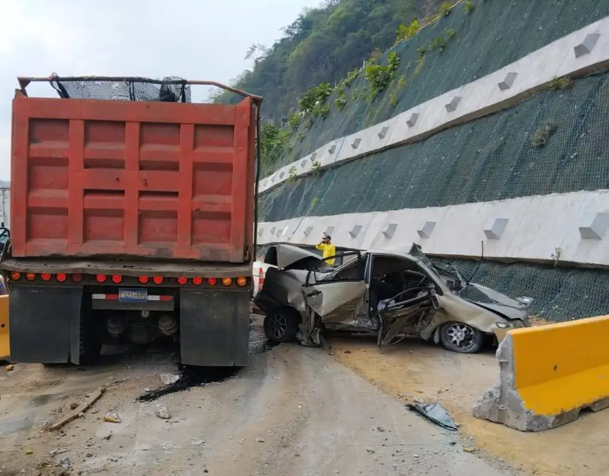 Al menos cinco lesionados y una volqueta accidentada dejan los siniestros viales de este jueves