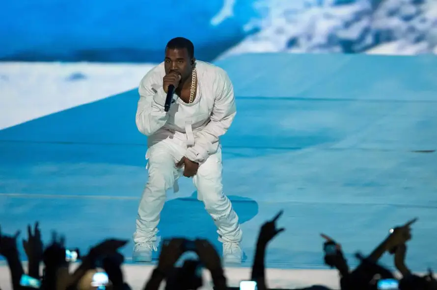 París estudia todas las vías para prohibir un concierto de Kanye West