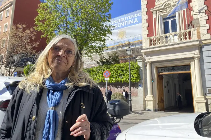 Javier Milei paraliza fuera de Argentina la búsqueda de bebés robados en la dictadura