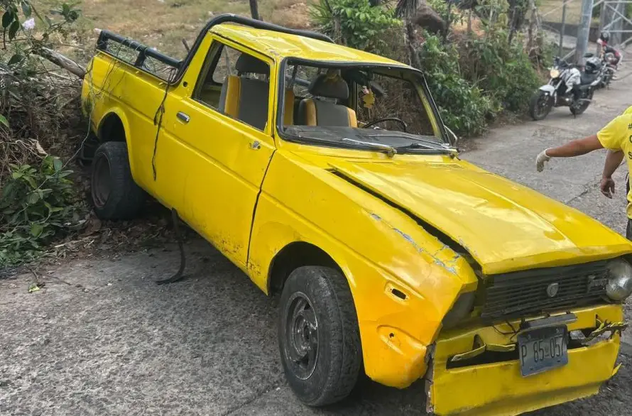 Seis lesionados en vuelco de pick up en Victoria, Cabañas