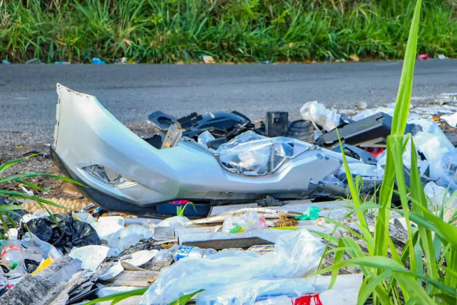 Alcalde Mario Durán pide a población identificar a ciudadanos que tiran basura en la calle