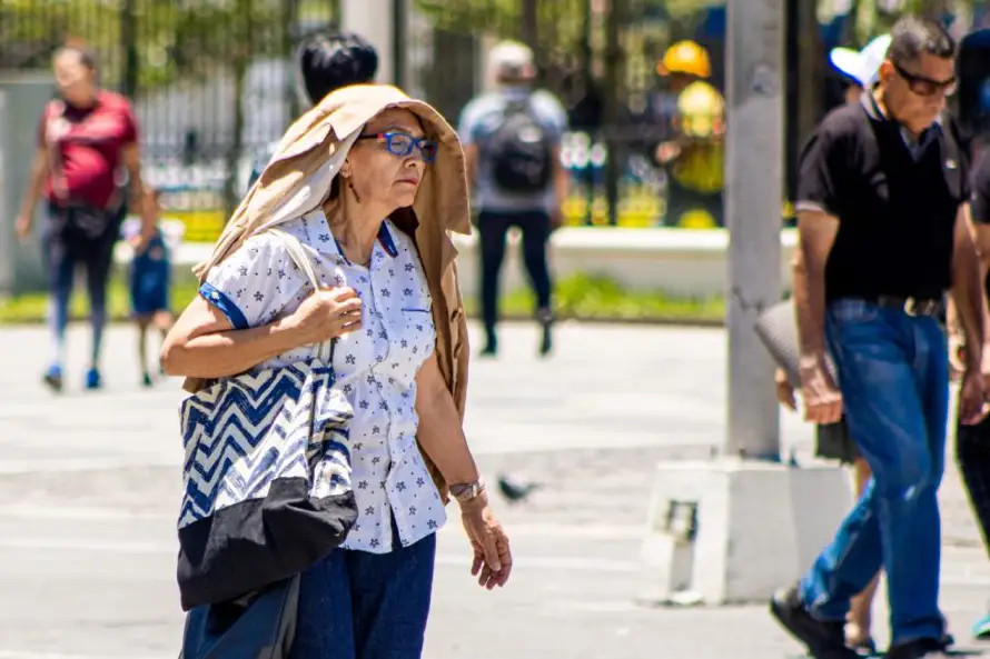 Pronostican un jueves caluroso, temperaturas de 42 grados en La Unión y posibles lluvias en la noche