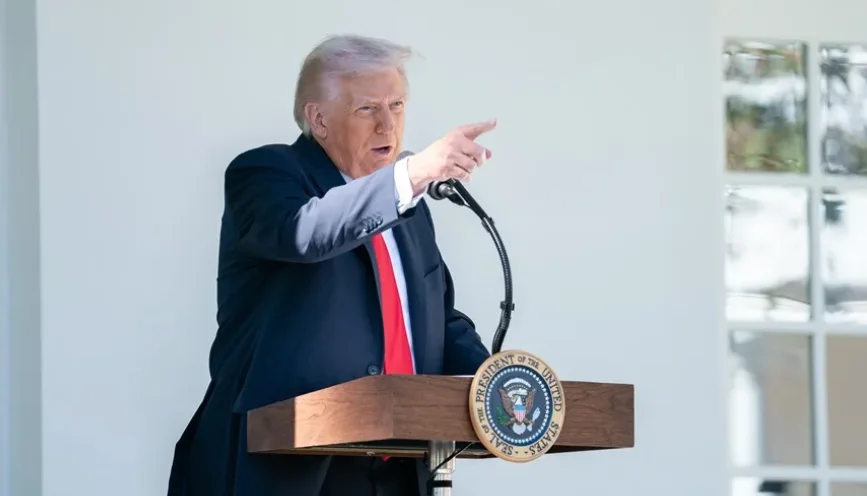 Trump critica de nuevo al papa: "¿Le pueden decir que Irán ha matado a 42,000 inocentes?"