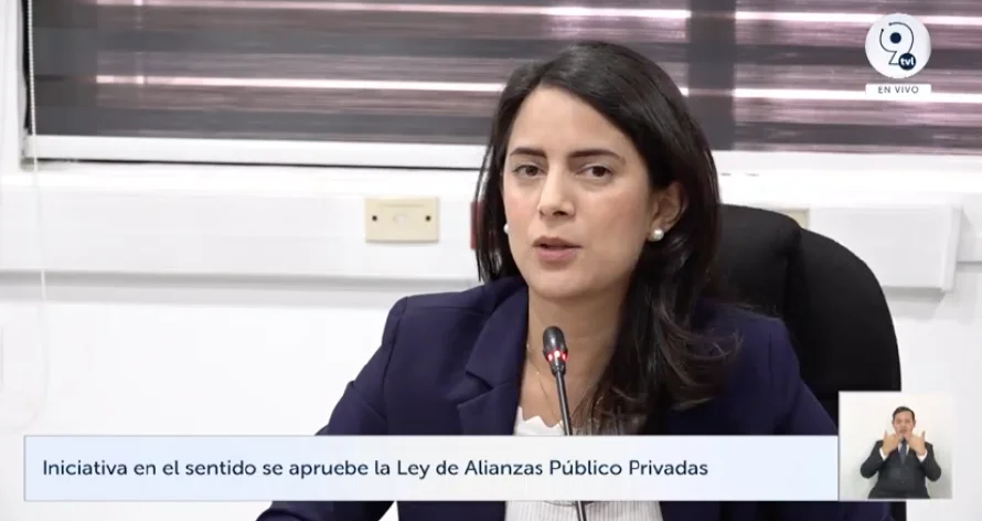 Claudia Ortiz pide excluir expresamente salud, educación y agua en ley de alianzas público-privadas