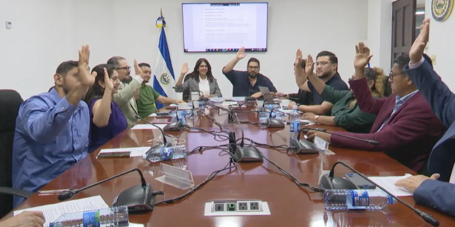 Avalan transferencia de dos inmuebles a Fonavipo para legalizar comunidad Barrio La Aduana, en Puerto El Triunfo, Usulután