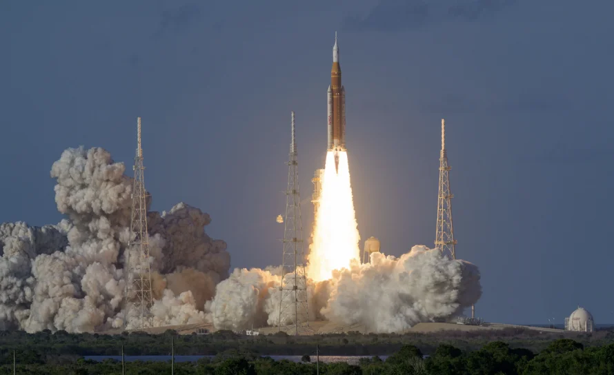 Despega histórica misión Artemis II, que regresará al ser humano a la Luna tras medio siglo