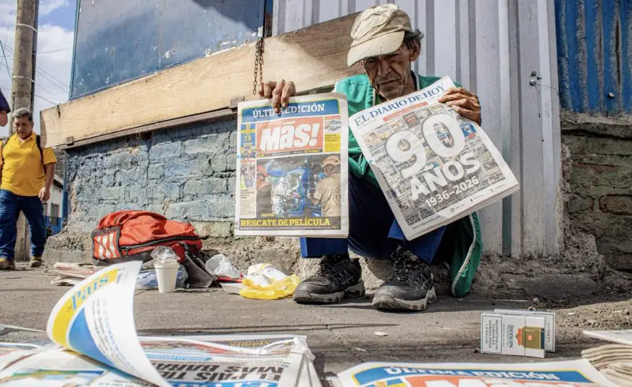 Vender periódicos en El Salvador: un oficio que envejece y gana cada vez menos