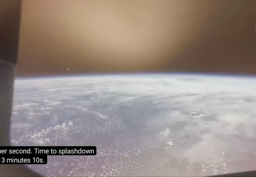 Astronautas de Artemis II entran a la atmósfera terrestre tras histórica misión a la Luna