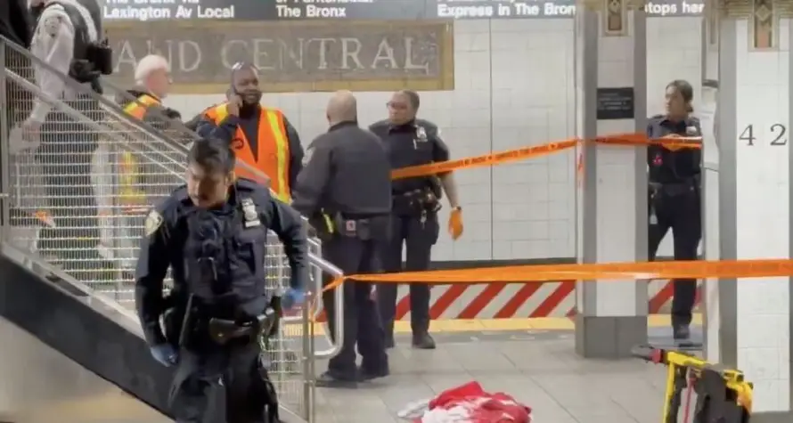 La policía mata a un hombre que apuñaló a varias personas en el metro de Nueva York
