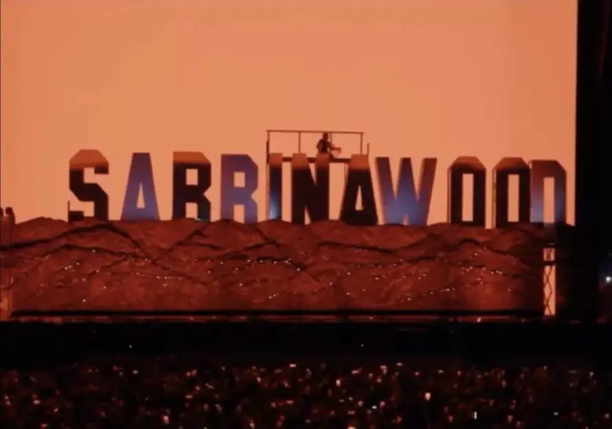 Sabrina Carpenter convierte Coachella en un set de cine de Hollywood