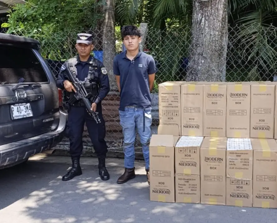 Condenan a hombre por transportar cigarrillos ilegales en Santa Ana