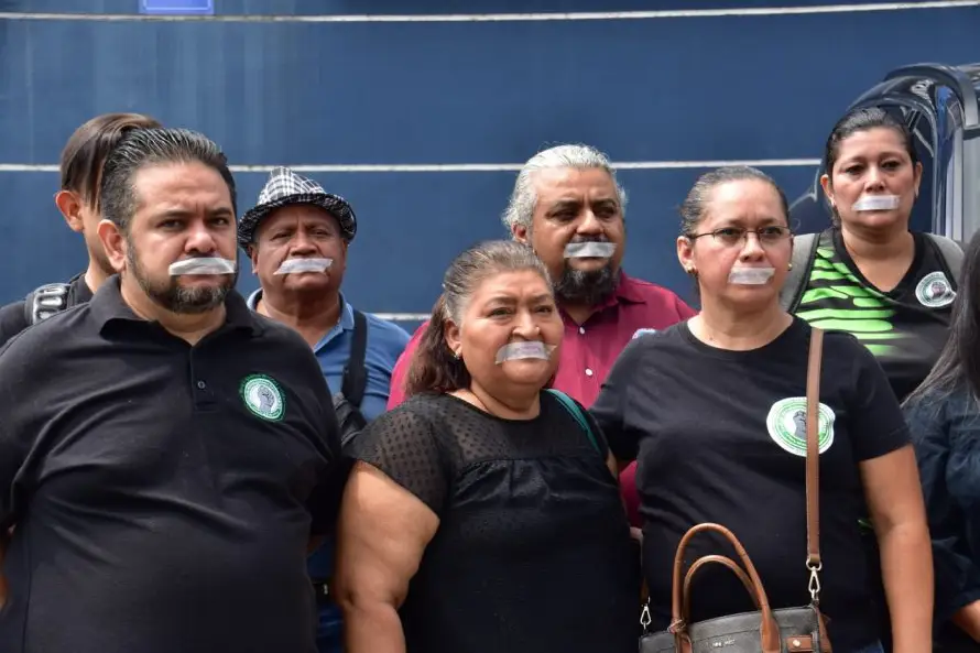 Dirigente sindical sale del país y denuncia hostigamiento de autoridades de seguridad