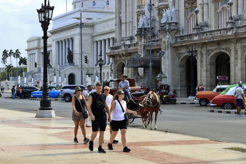 Cuba sufre el desplome del turismo por crisis energética