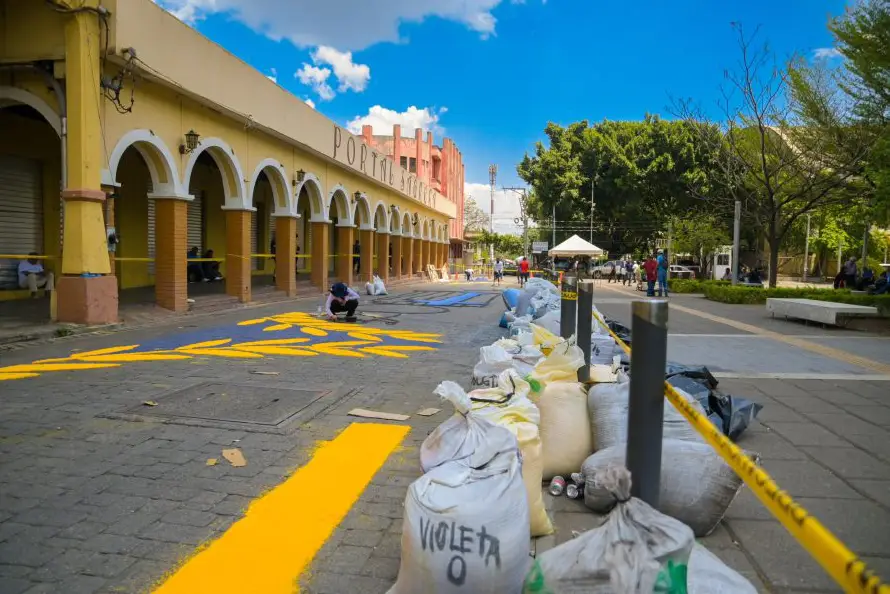 Inicia la elaboración de mega alfombra en el corazón del Centro Histórico