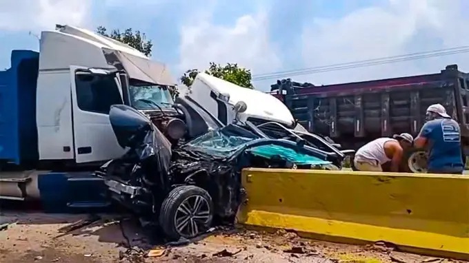 Seis vehículos involucrados en accidente de tránsito sobre la carretera a Acajutla