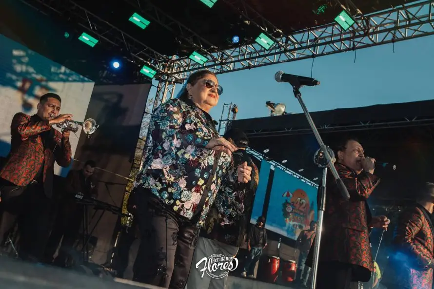 En Vivo: ¡La fiesta de Los Hermanos Flores se vive en Coachella!