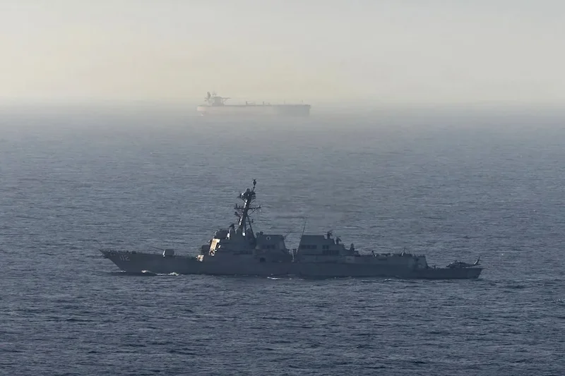 Trump ordena atacar cualquier embarcación de Irán que mine el estrecho de Ormuz
