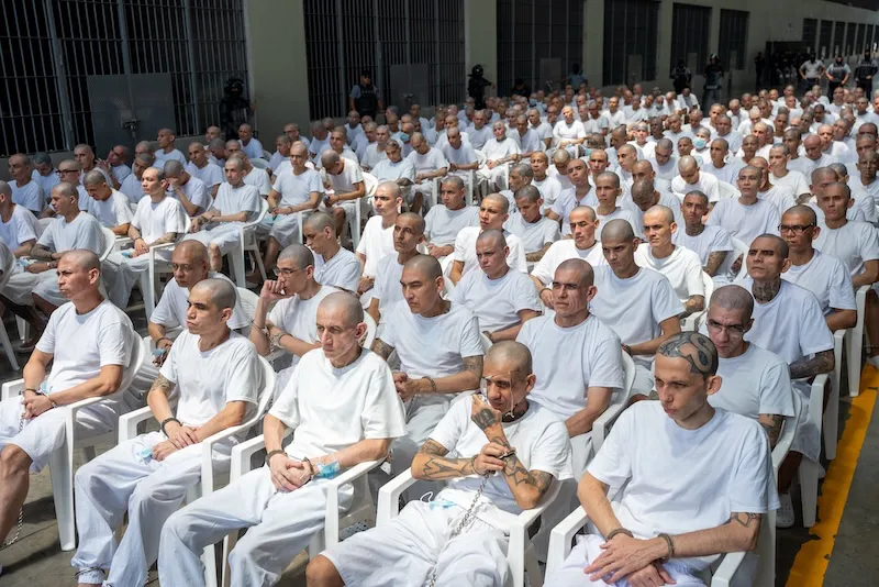 Bukele defiende juicio masivo contra 486 pandilleros y cuestiona a críticos