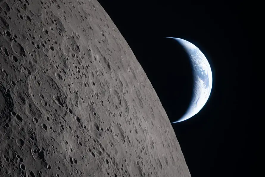 Trump promete regreso de Estados Unidos a Luna antes del fin de su mandato