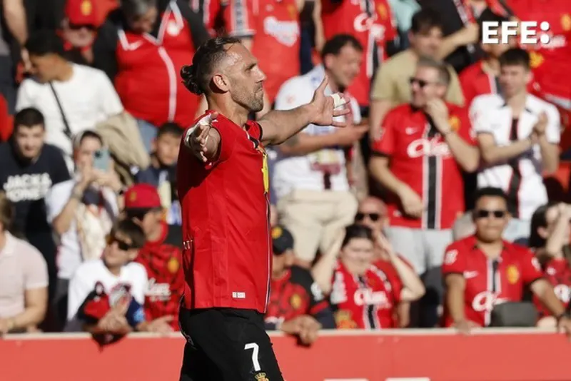 Muriqi aprieta a Mbappé en la lucha goleadora
