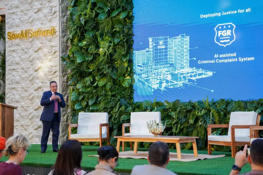 Fiscalía presenta plataforma creada con IA para recibir denuncias en SovIA Summit 2026