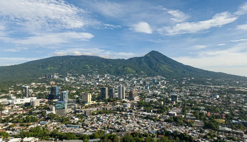 Expansión urbana en San Salvador aumenta riesgo volcánico, advierte estudio global