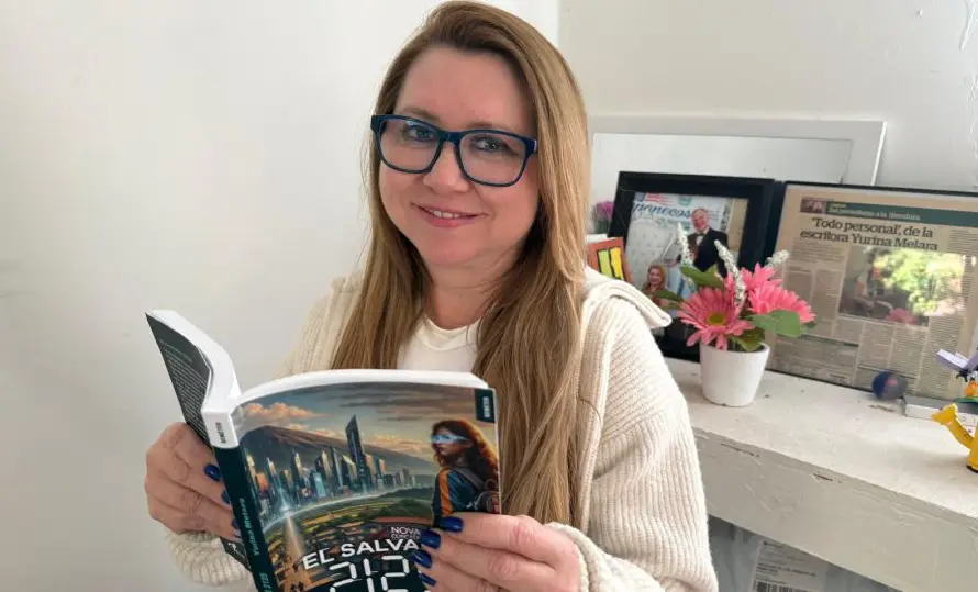 La salvadoreña Yurina Melara invita a presentaciones de su novela "El Salvador 2125"