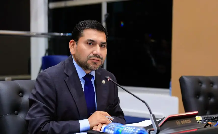 Francisco Lira anuncia que buscará la reelección como diputado de la Asamblea