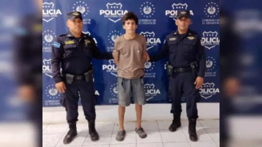 Capturan a joven acusado de hurtar una motocicleta en San Miguel tras quedar grabado en cámara
