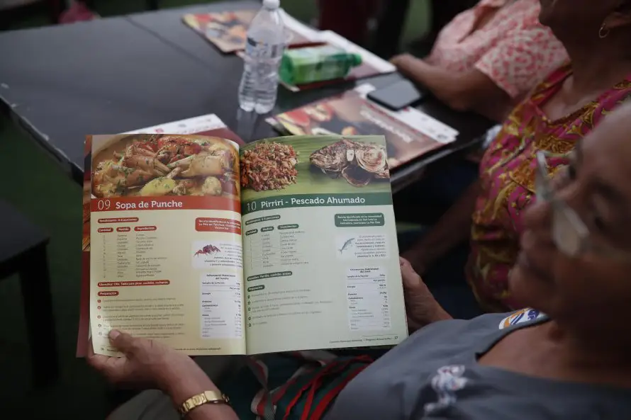 Salvadoreñas crean recetario con productos marinos para fortalecer seguridad alimentaria