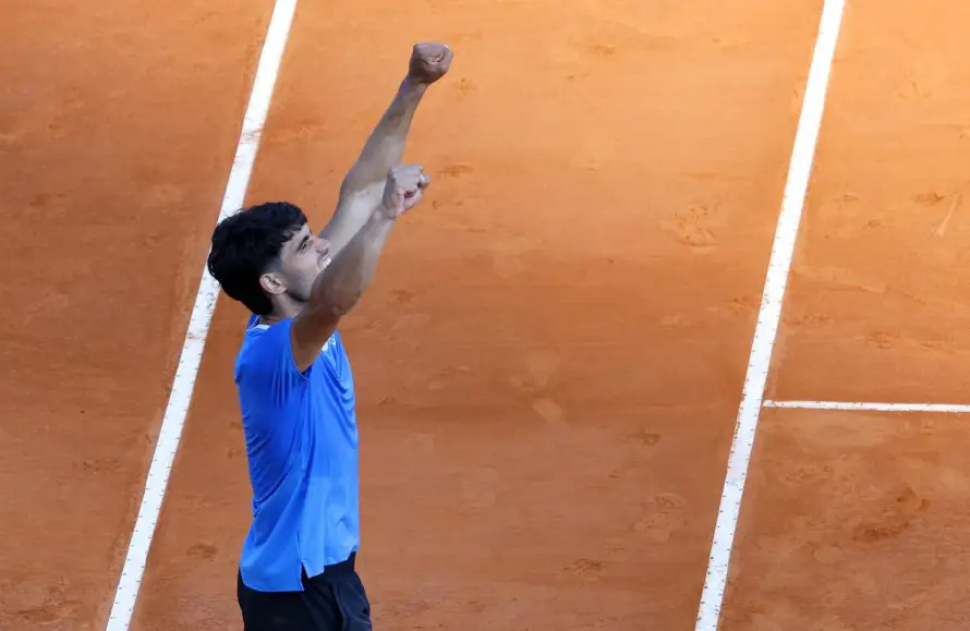 El español Carlos Alcaraz alcanza 300 triunfos y clasifica a semifinales de Montecarlo