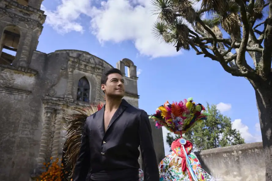 Carlos Rivera dedica álbum de mariachi a mexicanos que "jamás regresarán"