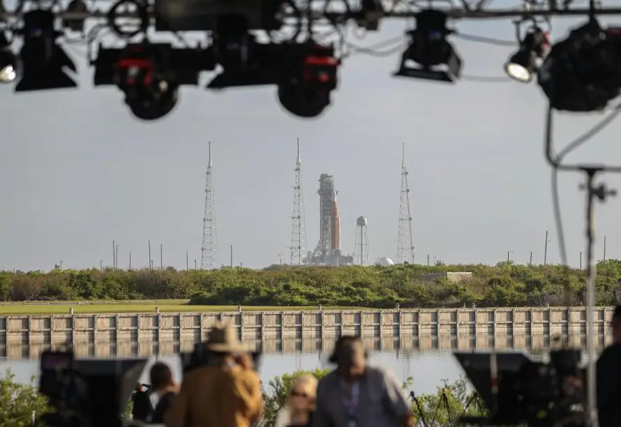 La NASA comienza la carga de combustible del cohete de Artemis II para su lanzamiento
