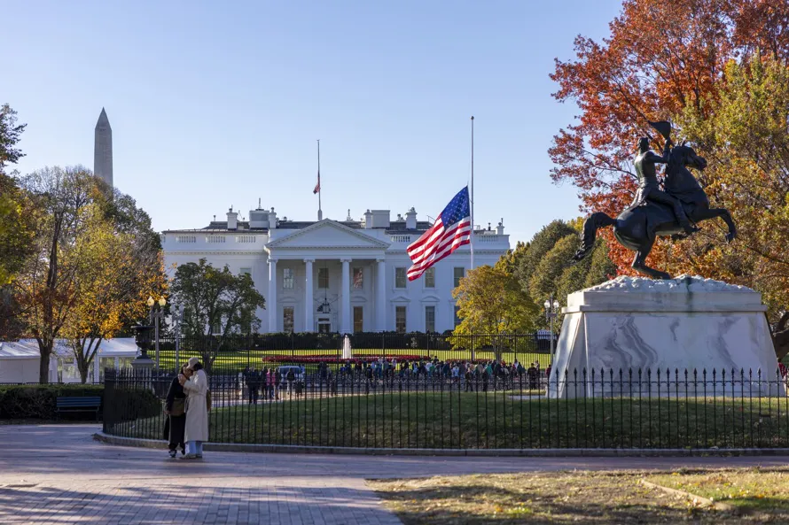 La Casa Blanca ha sido puesta bajo cierre de seguridad tras sonidos de disparos